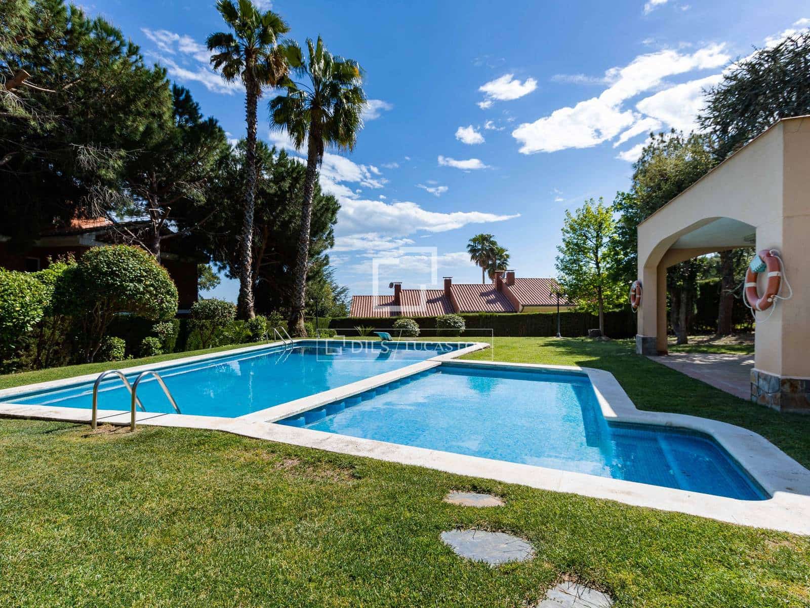 4 makuuhuone Huvila myytävänä paikassa Teia mukana uima-altaan 
autotalli - 840 000 € (Ref: 9504619)