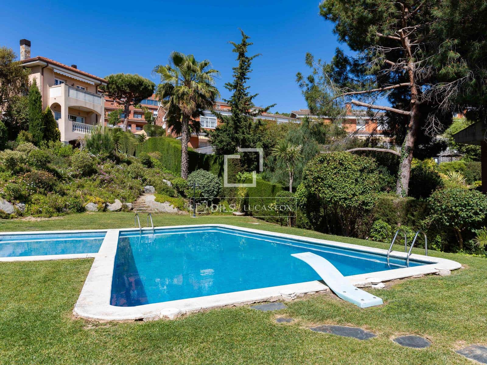 4 makuuhuone Huvila myytävänä paikassa Teia mukana uima-altaan 
autotalli - 840 000 € (Ref: 9504619)