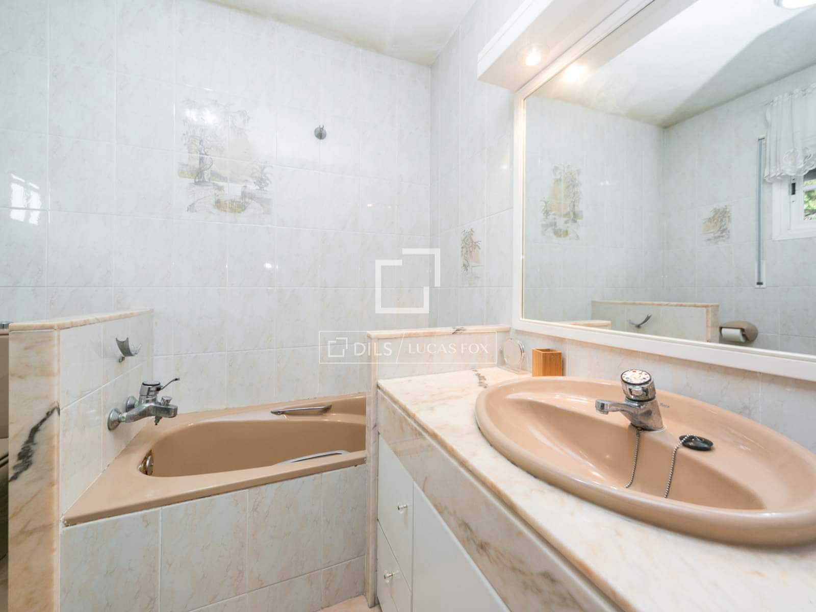 4 slaapkamer Villa te koop in Castelldefels met zwembad garage - € 1.050.000 (Ref: 9506232)