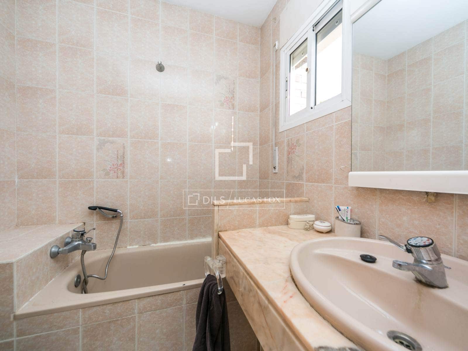 4 slaapkamer Villa te koop in Castelldefels met zwembad garage - € 1.050.000 (Ref: 9506232)