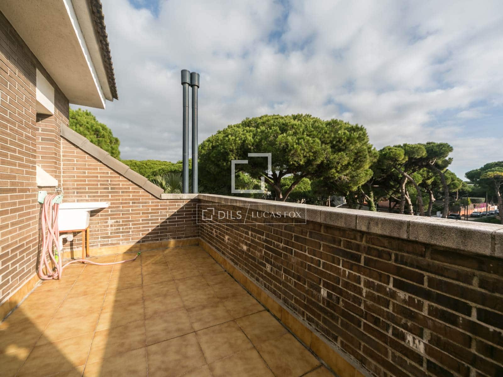 4 slaapkamer Villa te koop in Castelldefels met zwembad garage - € 1.050.000 (Ref: 9506232)