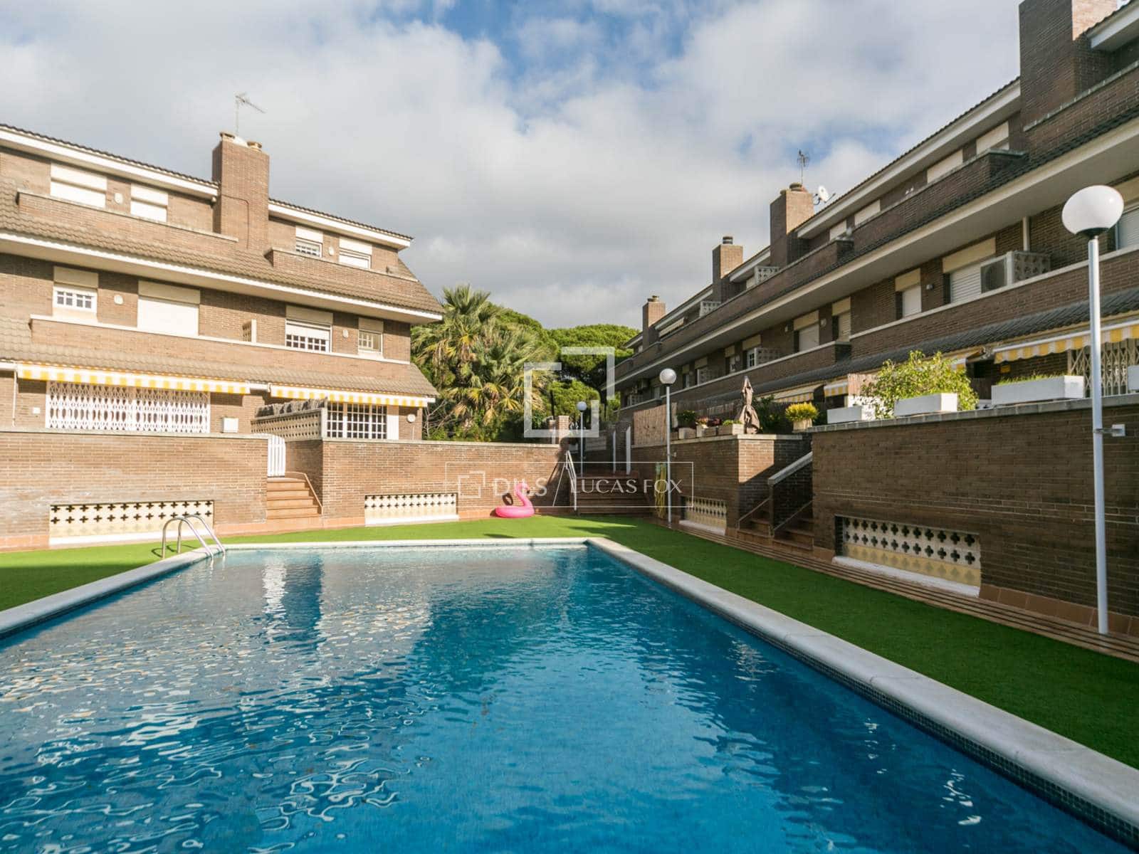4 slaapkamer Villa te koop in Castelldefels met zwembad garage - € 1.050.000 (Ref: 9506232)