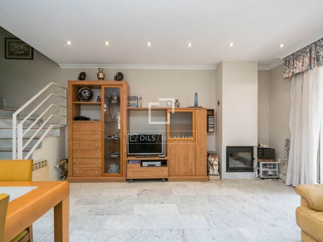 4 slaapkamer Villa te koop in Castelldefels met zwembad garage - € 1.050.000 (Ref: 9506232)