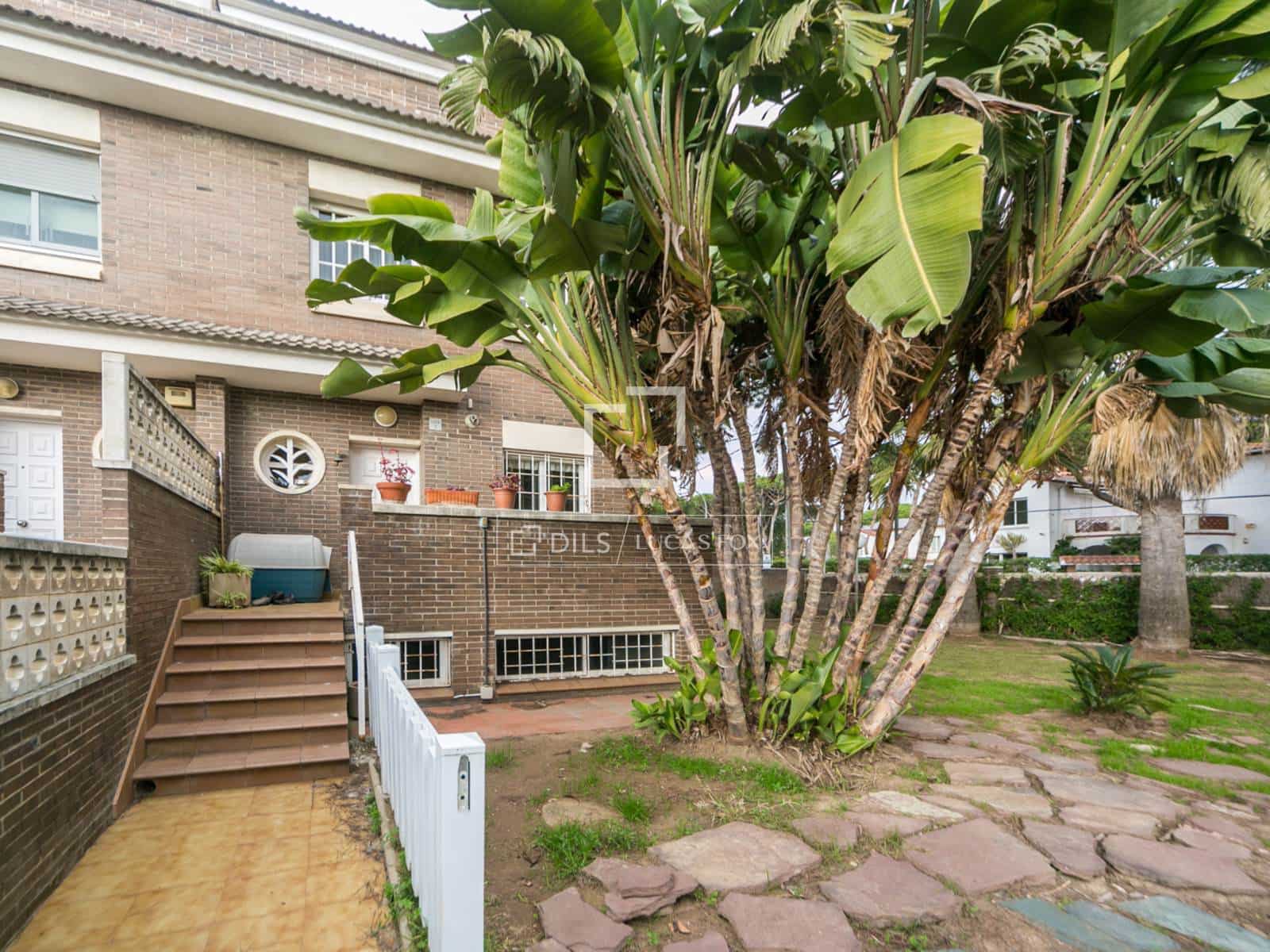 4 slaapkamer Villa te koop in Castelldefels met zwembad garage - € 1.050.000 (Ref: 9506232)