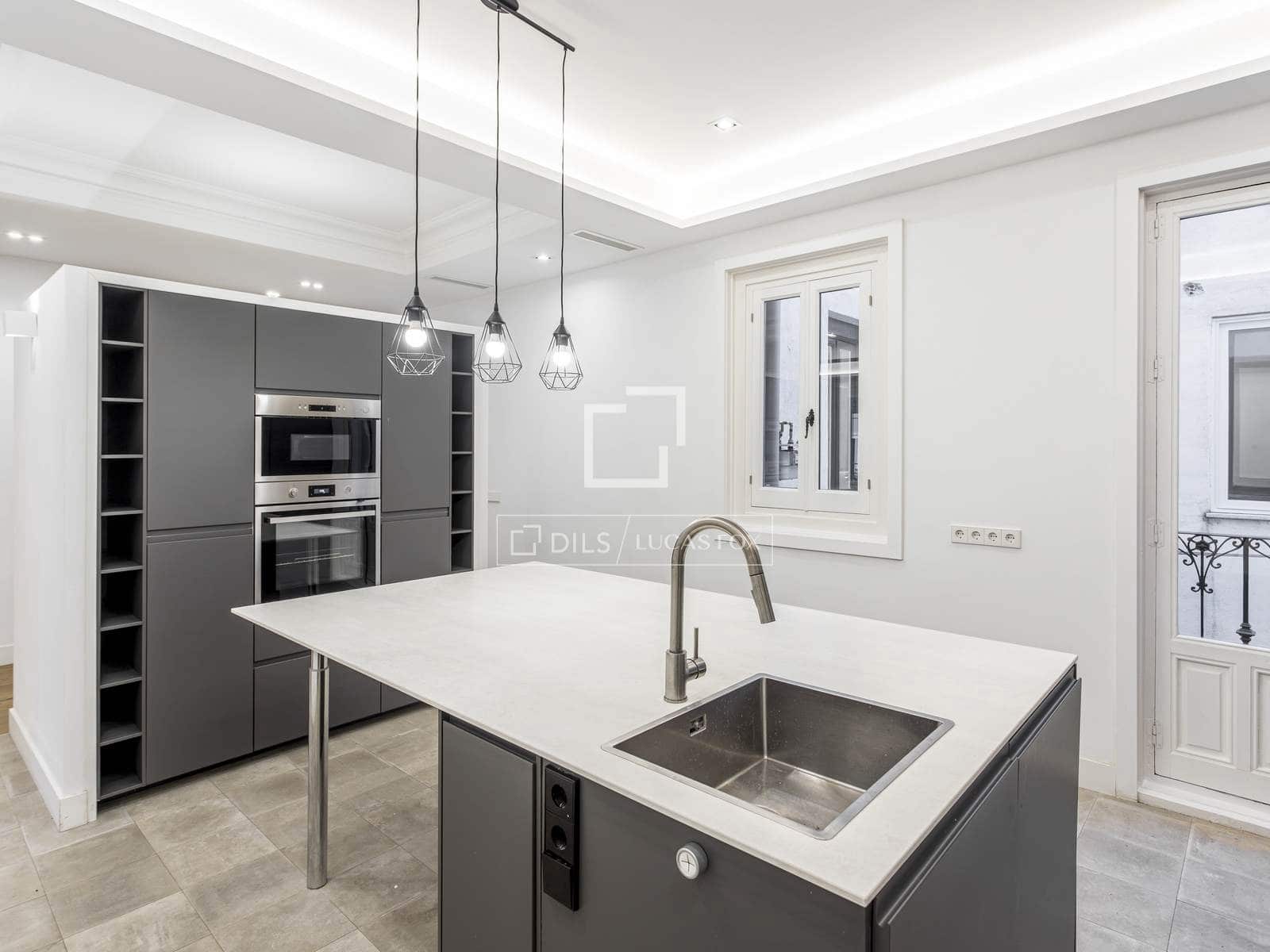 2 quarto Apartamento para arrendar em Madrid cidade - 3 000 € (Ref: 9506234)