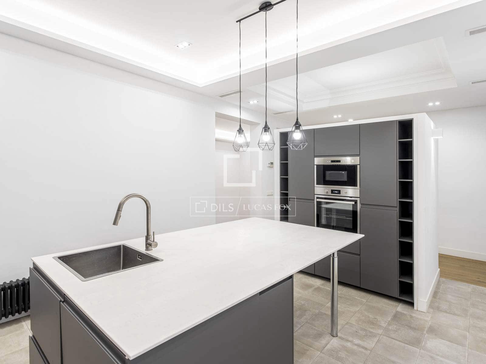 2 quarto Apartamento para arrendar em Madrid cidade - 3 000 € (Ref: 9506234)