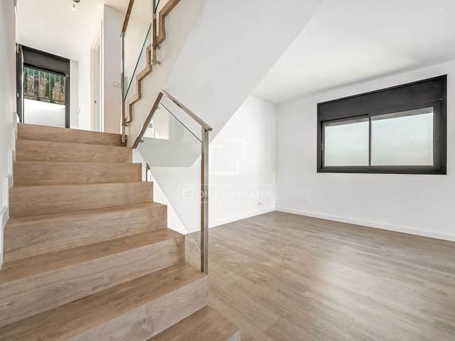 4 sovrum Villa till salu i Calafell med pool garage - 540 000 € (Ref: 9506419)