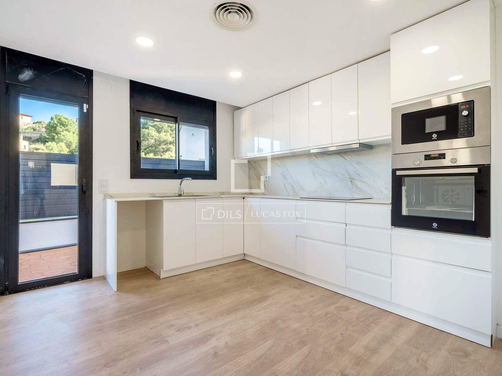 4 bedroom Villa for sale in Calafell with pool garage - € 540,000 (Ref: 9506419)