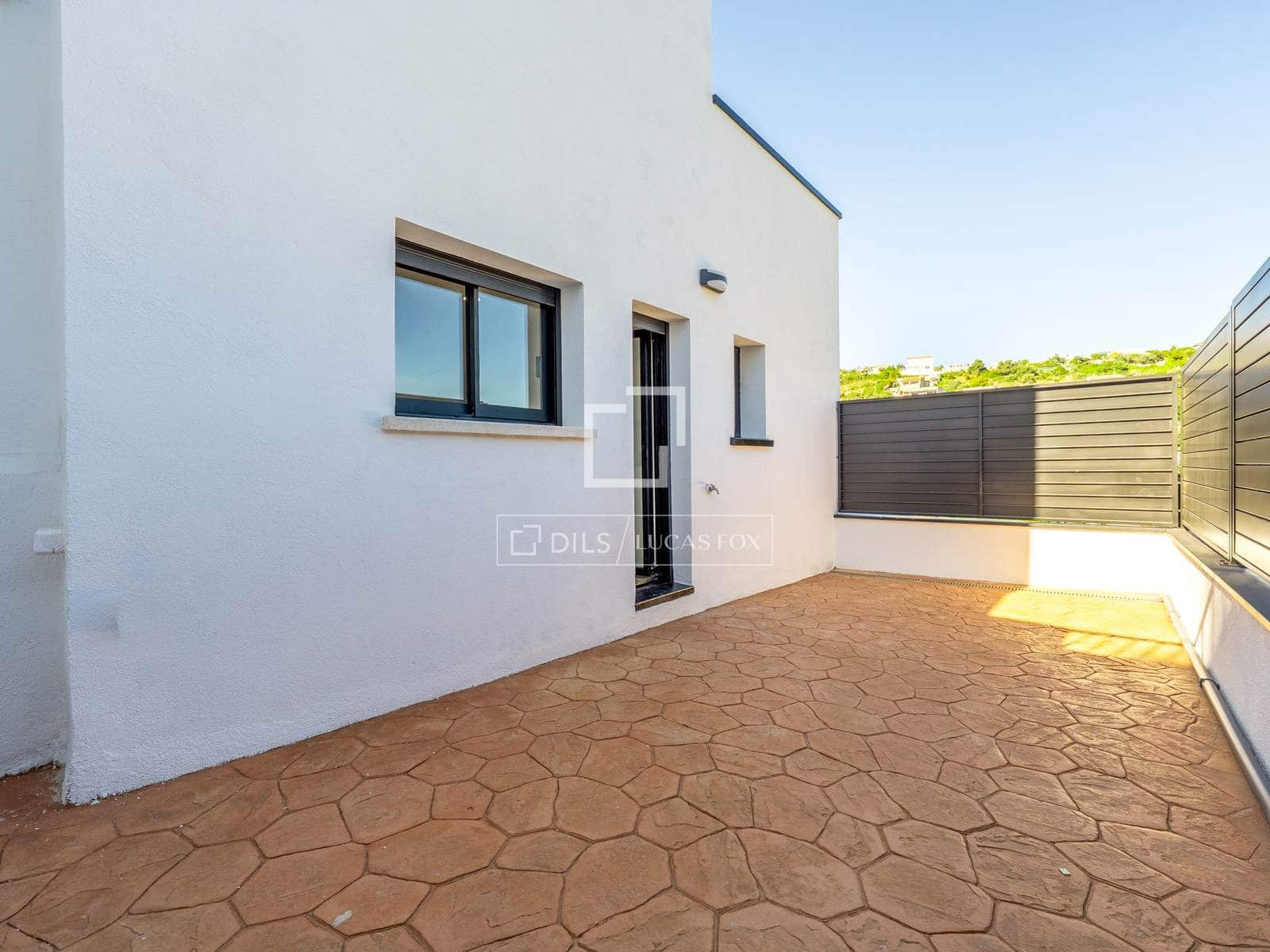 4 bedroom Villa for sale in Calafell with pool garage - € 540,000 (Ref: 9506419)