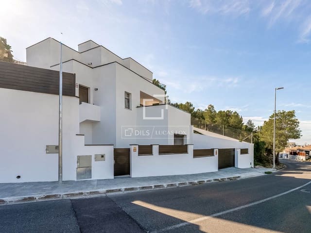 4 sovrum Villa till salu i Calafell med pool garage - 540 000 € (Ref: 9506419)