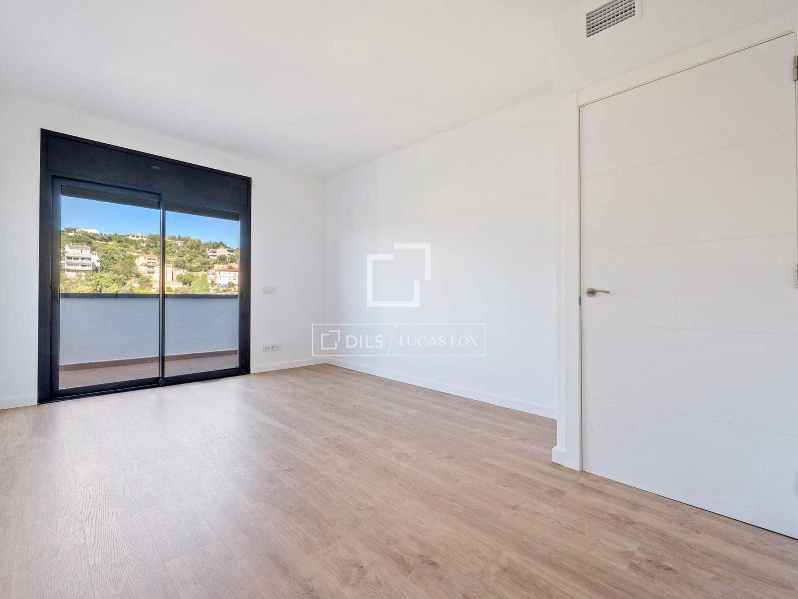 4 bedroom Villa for sale in Calafell with pool garage - € 540,000 (Ref: 9506419)