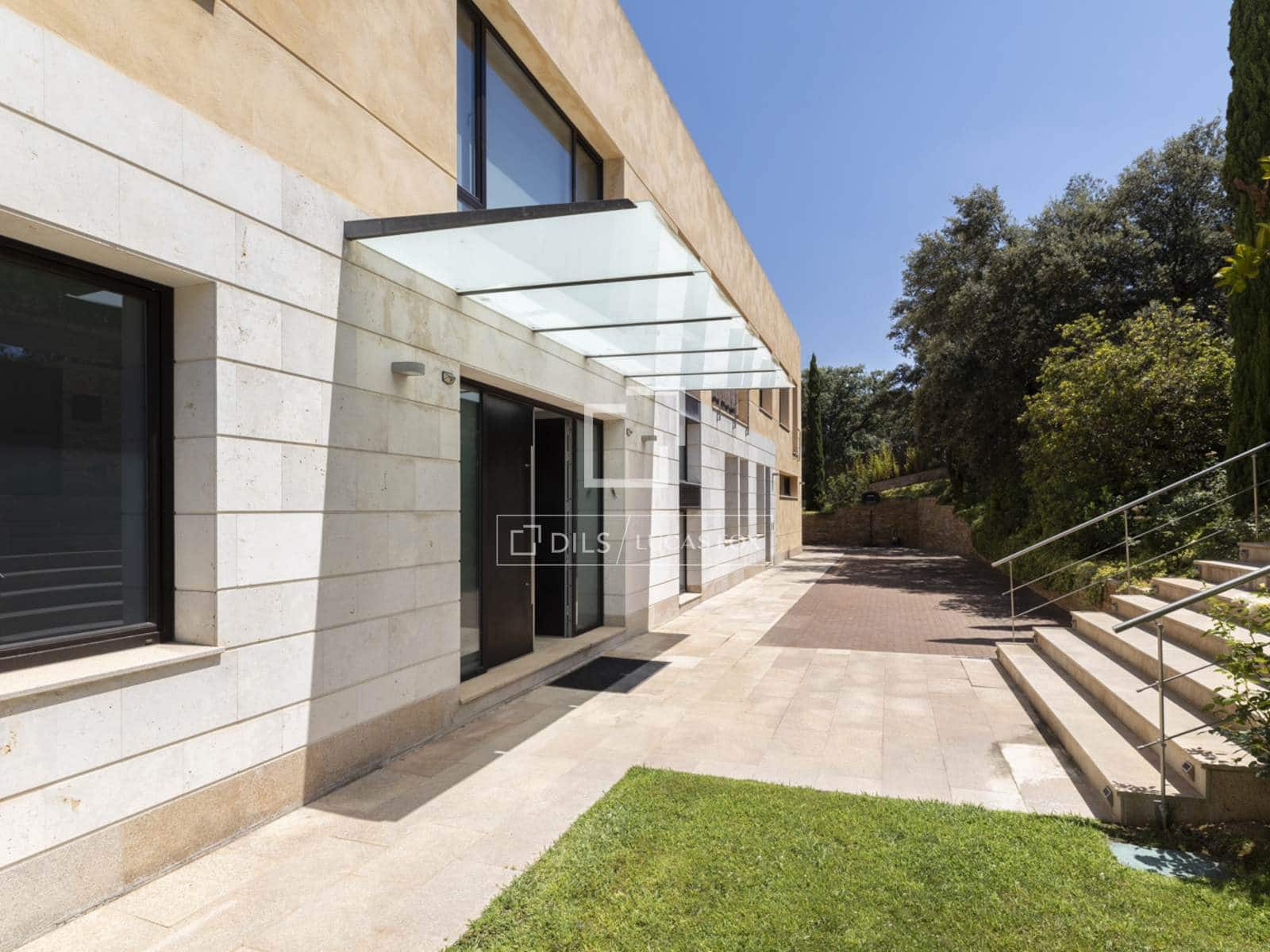 5 bedroom Villa for sale in San Sebastian de los Reyes with pool garage - € 3,250,000 (Ref: 9506553)