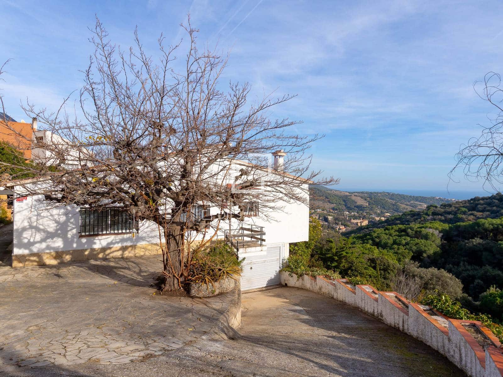 3 bedroom Villa for sale in Alella with pool garage - € 630,000 (Ref: 9510024)