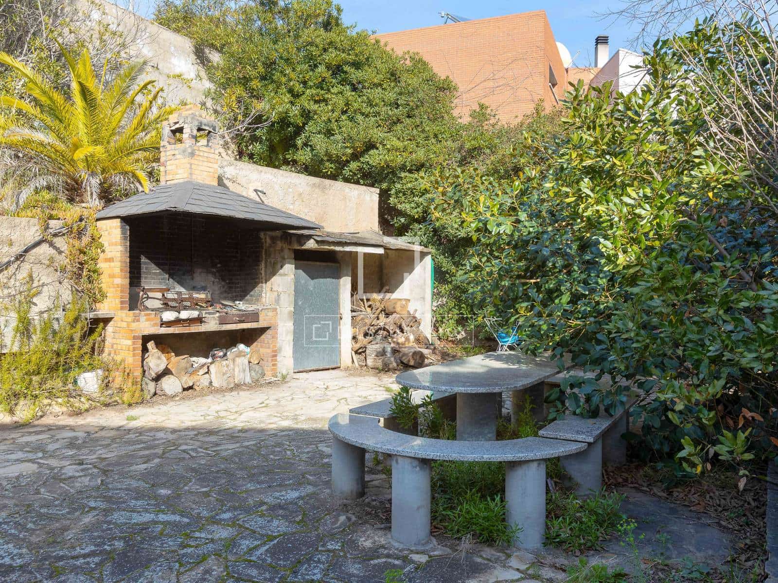 3 bedroom Villa for sale in Alella with pool garage - € 630,000 (Ref: 9510024)