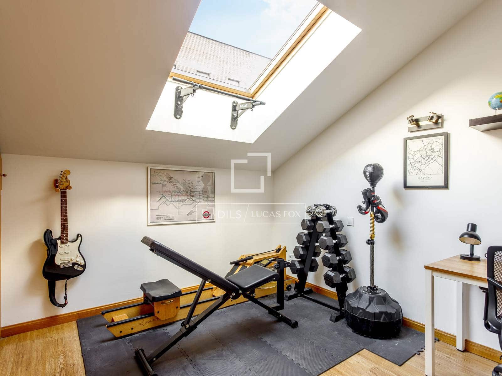 5 bedroom Villa for sale in Madrid city - € 1,720,000 (Ref: 9510026)