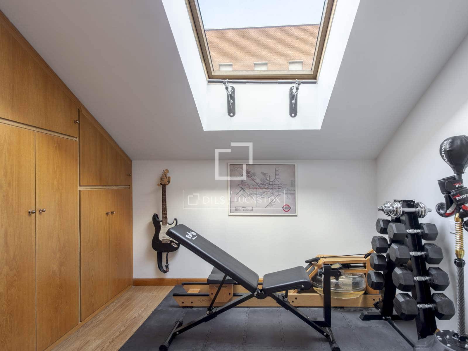 5 bedroom Villa for sale in Madrid city - € 1,720,000 (Ref: 9510026)