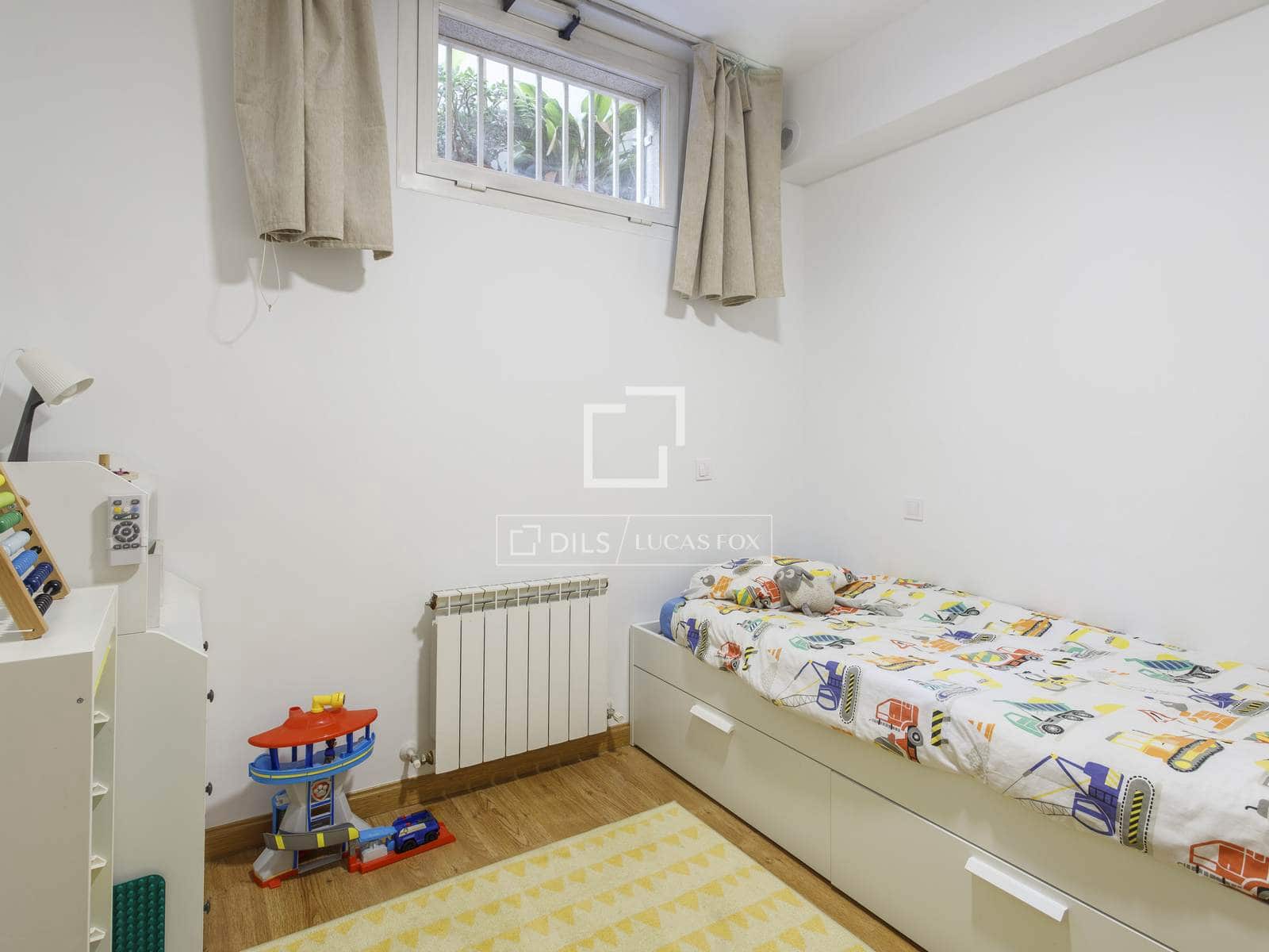 5 bedroom Villa for sale in Madrid city - € 1,720,000 (Ref: 9510026)