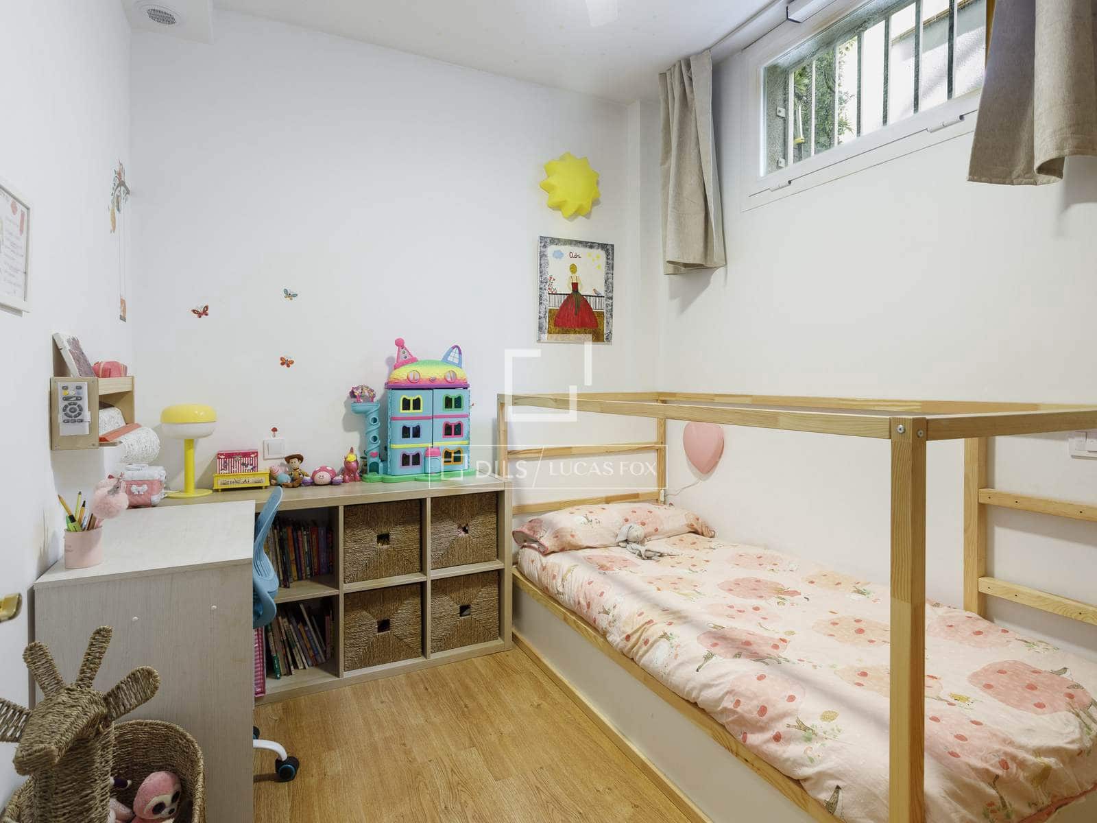 5 bedroom Villa for sale in Madrid city - € 1,720,000 (Ref: 9510026)