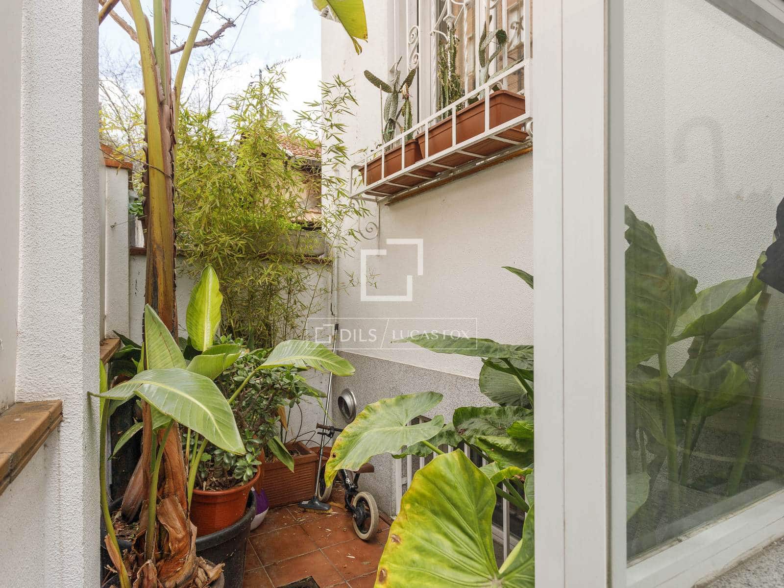 5 bedroom Villa for sale in Madrid city - € 1,720,000 (Ref: 9510026)