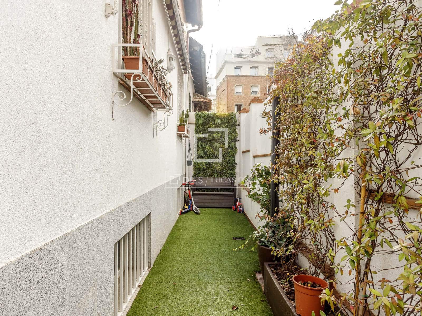 5 bedroom Villa for sale in Madrid city - € 1,720,000 (Ref: 9510026)