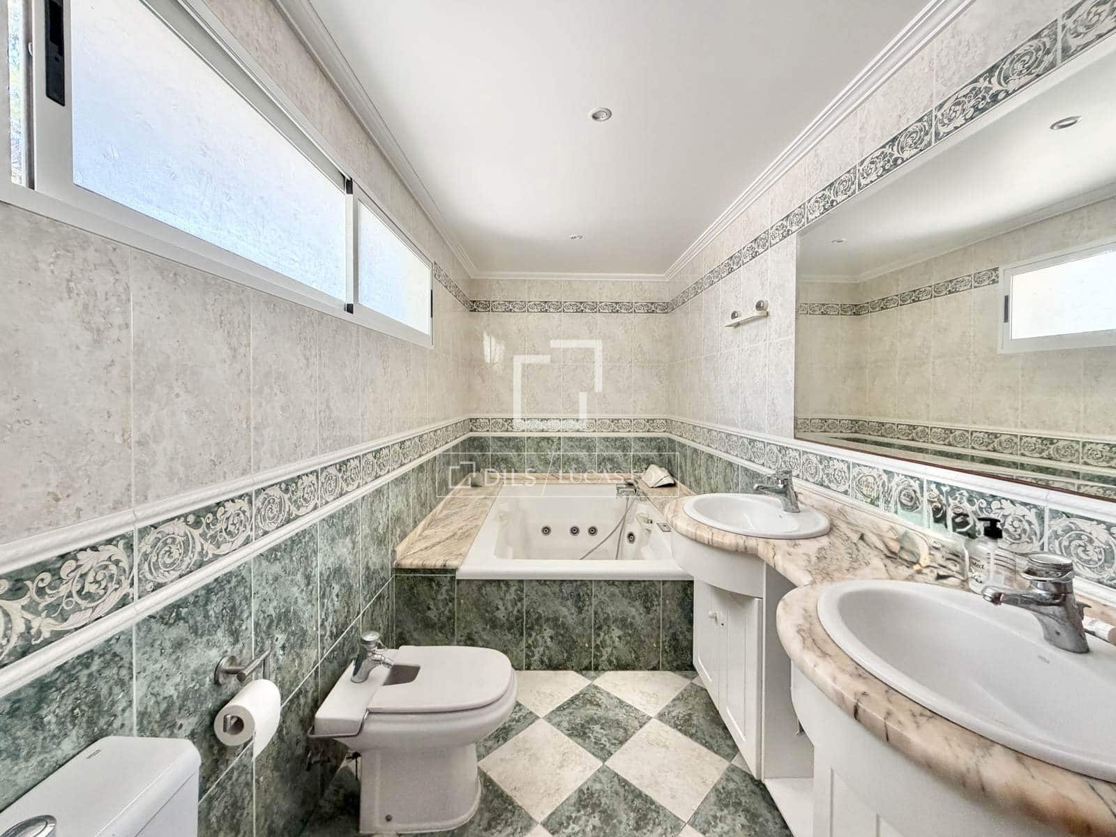 4 bedroom Villa for sale in Muchamiel / Mutxamel - € 650,000 (Ref: 9511129)