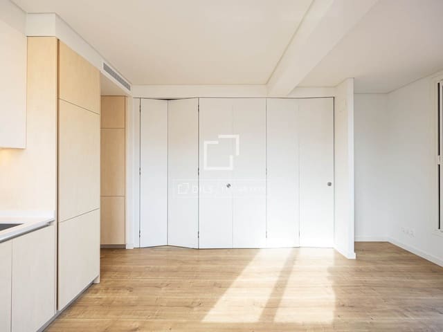 1 makuuhuone Kattohuoneisto vuokrattavana paikassa Barcelona kaupunki mukana uima-altaan 
autotalli - 2 700 € (Ref: 9511130)