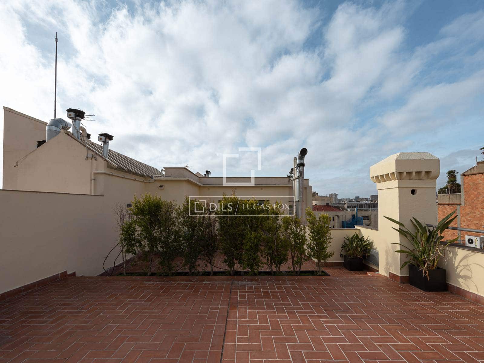 1 makuuhuone Kattohuoneisto vuokrattavana paikassa Barcelona kaupunki mukana uima-altaan 
autotalli - 2 700 € (Ref: 9511130)