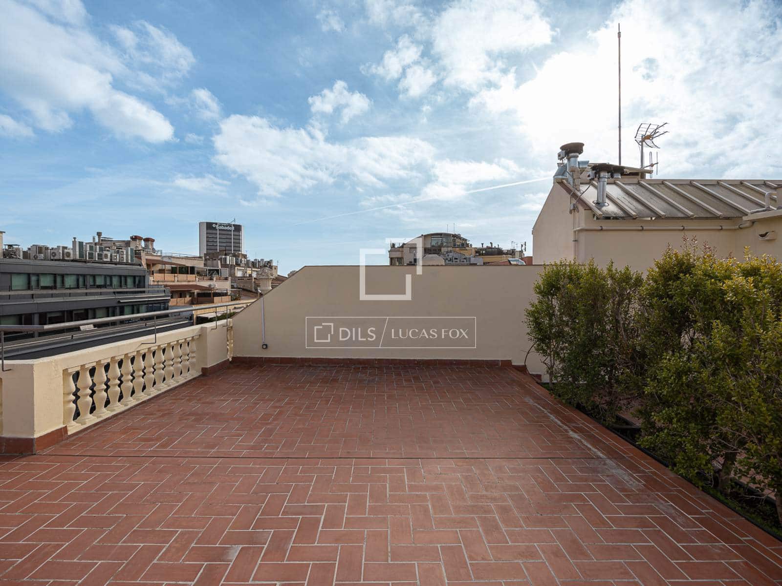 1 makuuhuone Kattohuoneisto vuokrattavana paikassa Barcelona kaupunki mukana uima-altaan 
autotalli - 2 700 € (Ref: 9511130)