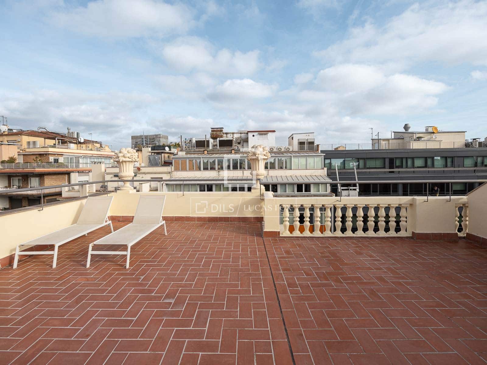 1 makuuhuone Kattohuoneisto vuokrattavana paikassa Barcelona kaupunki mukana uima-altaan 
autotalli - 2 700 € (Ref: 9511130)