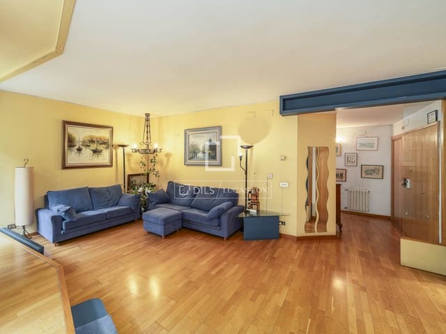 3 soveværelse Lejlighed til salg i El Poblenou, Barcelona by med garage - € 995.000 (Ref: 9511361)