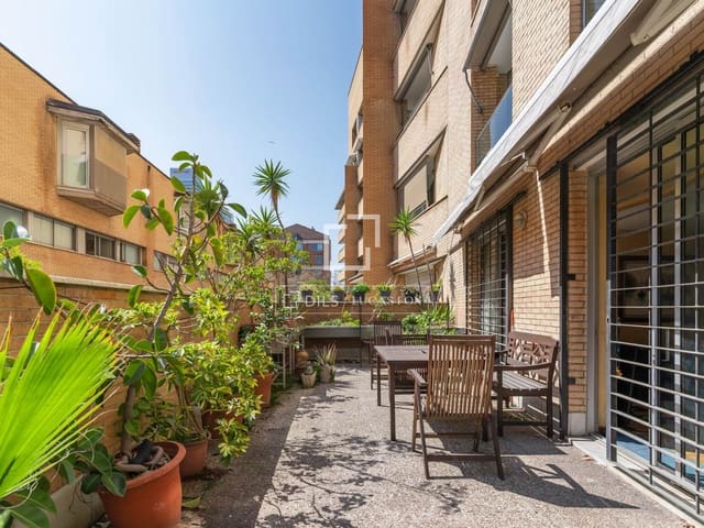 3 soveværelse Lejlighed til salg i El Poblenou, Barcelona by med garage - € 995.000 (Ref: 9511361)