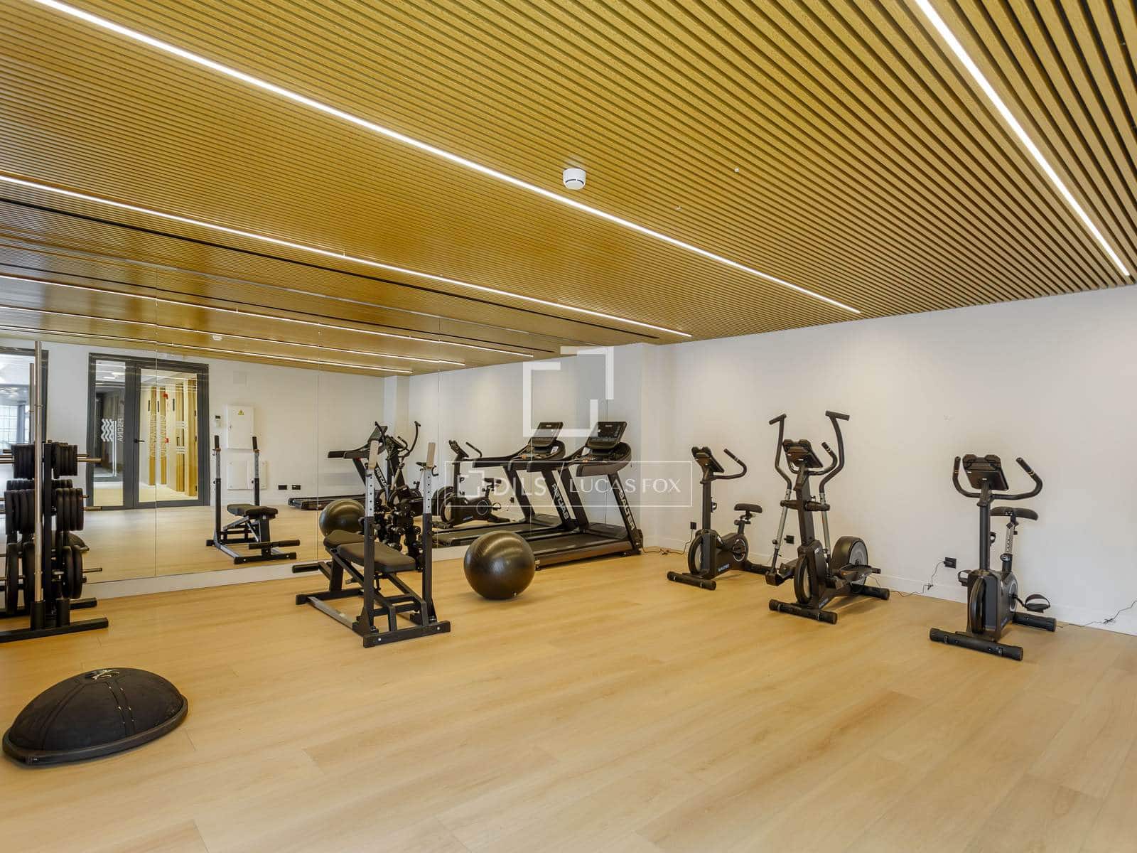 1 bedroom Apartment for rent in Madrid city with pool garage - € 2,100 (Ref: 9516324)