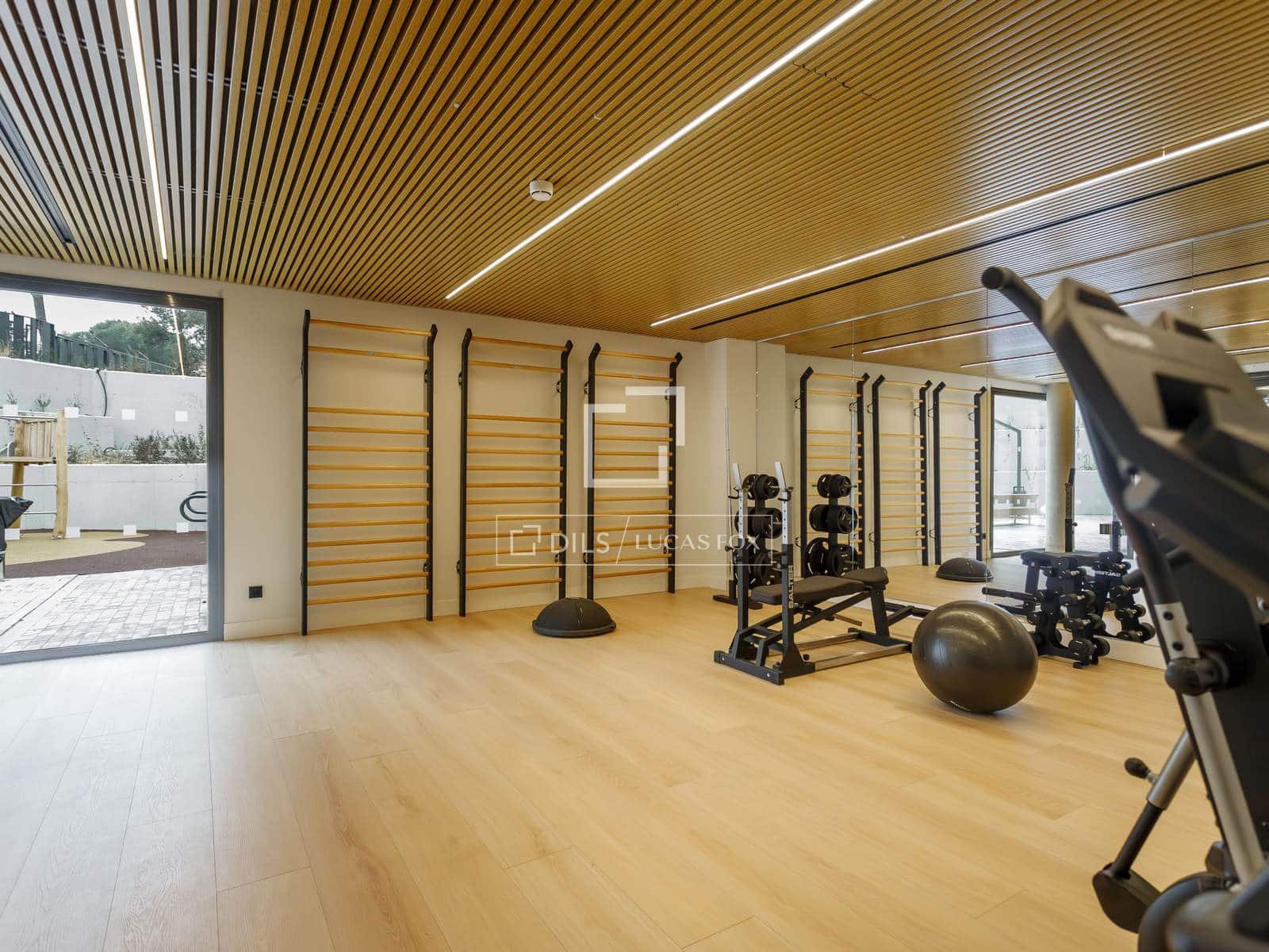 1 bedroom Apartment for rent in Madrid city with pool garage - € 2,100 (Ref: 9516324)