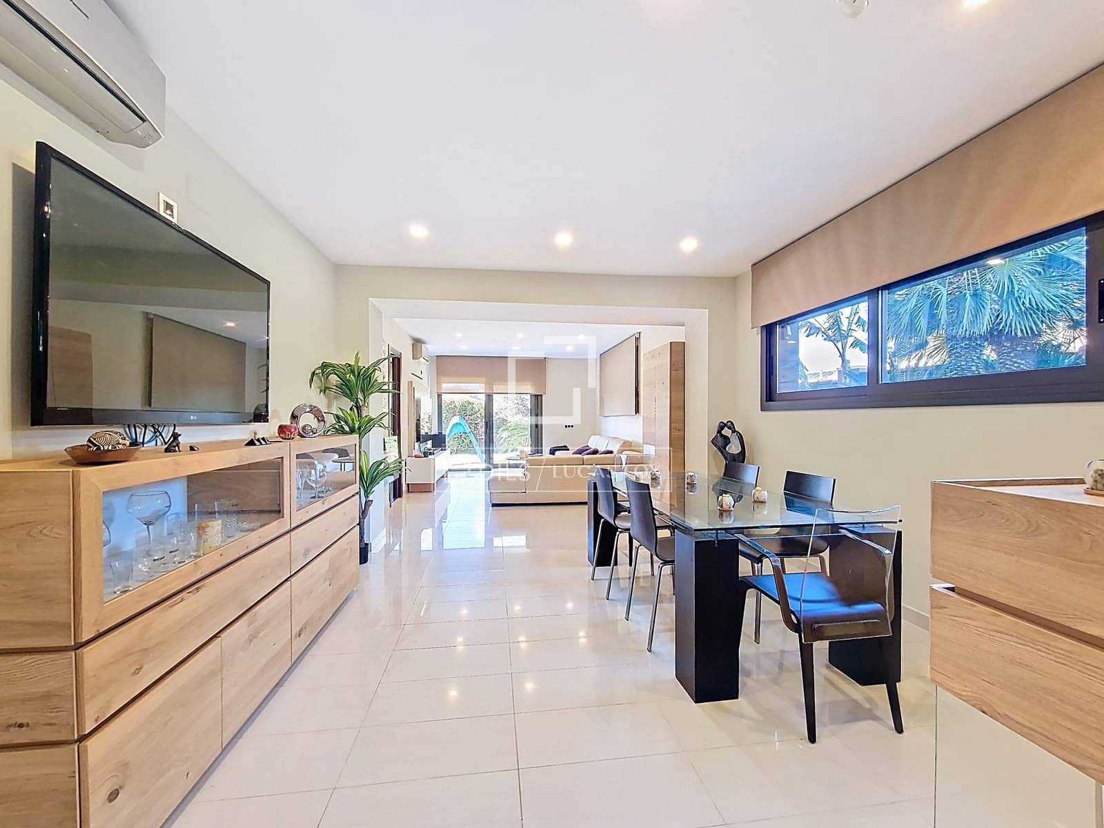 8 slaapkamer Villa te koop in Calafell met zwembad garage - € 1.442.000 (Ref: 9517859)