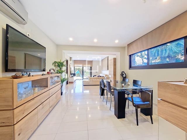 8 slaapkamer Villa te koop in Calafell met zwembad garage - € 1.442.000 (Ref: 9517859)