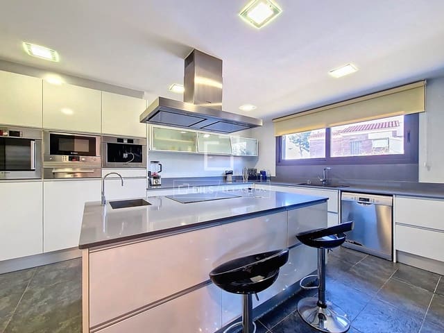 8 slaapkamer Villa te koop in Calafell met zwembad garage - € 1.442.000 (Ref: 9517859)