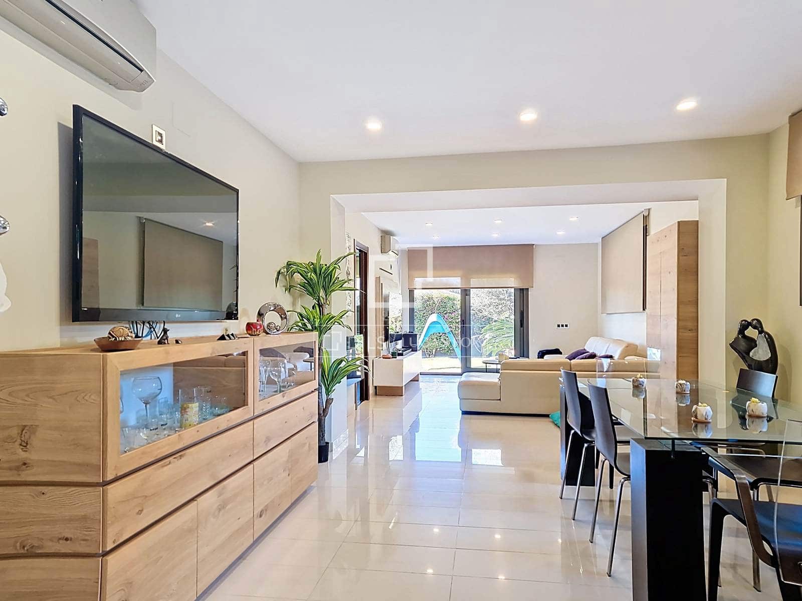 8 slaapkamer Villa te koop in Calafell met zwembad garage - € 1.442.000 (Ref: 9517859)