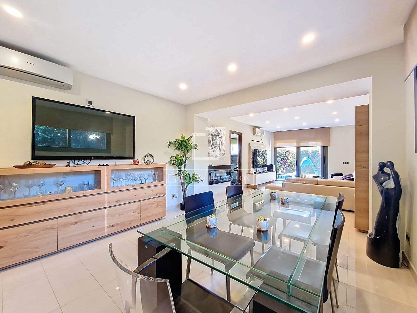 8 slaapkamer Villa te koop in Calafell met zwembad garage - € 1.442.000 (Ref: 9517859)