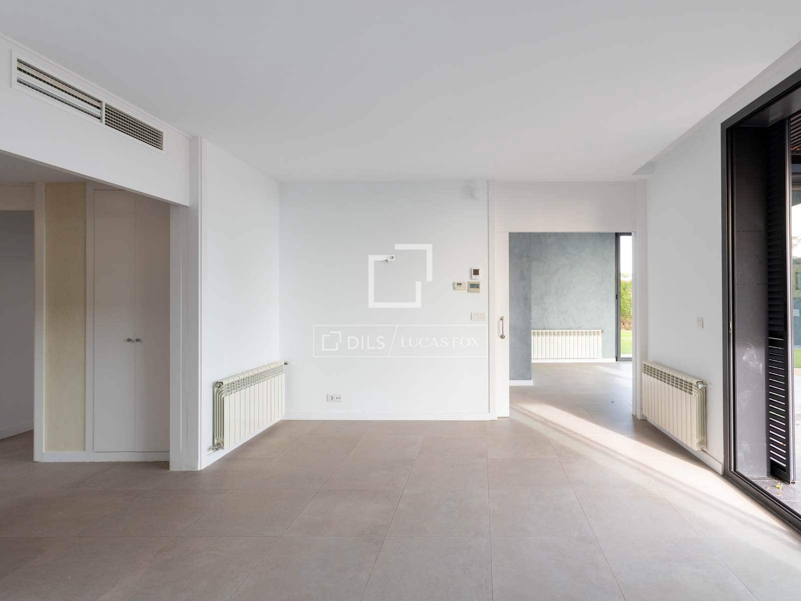 4 chambre Villa/Maison à vendre à Sant Vicenc de Montalt avec piscine garage - 889 000 € (Ref: 9519376)