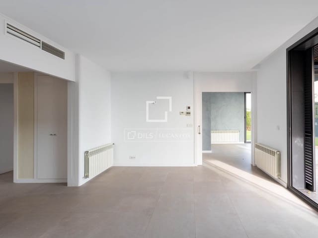 4 chambre Villa/Maison à vendre à Sant Vicenç de Montalt avec piscine garage - 889 000 € (Ref: 9519376)