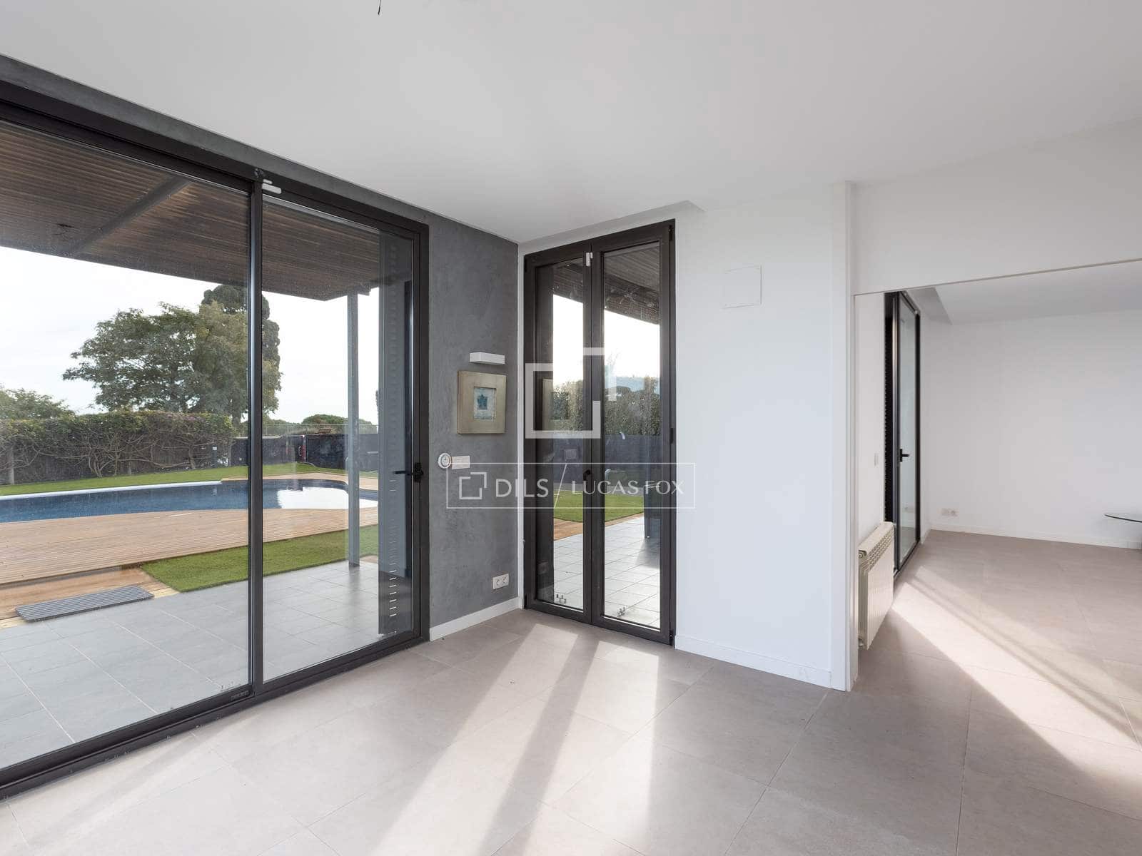 4 chambre Villa/Maison à vendre à Sant Vicenc de Montalt avec piscine garage - 889 000 € (Ref: 9519376)