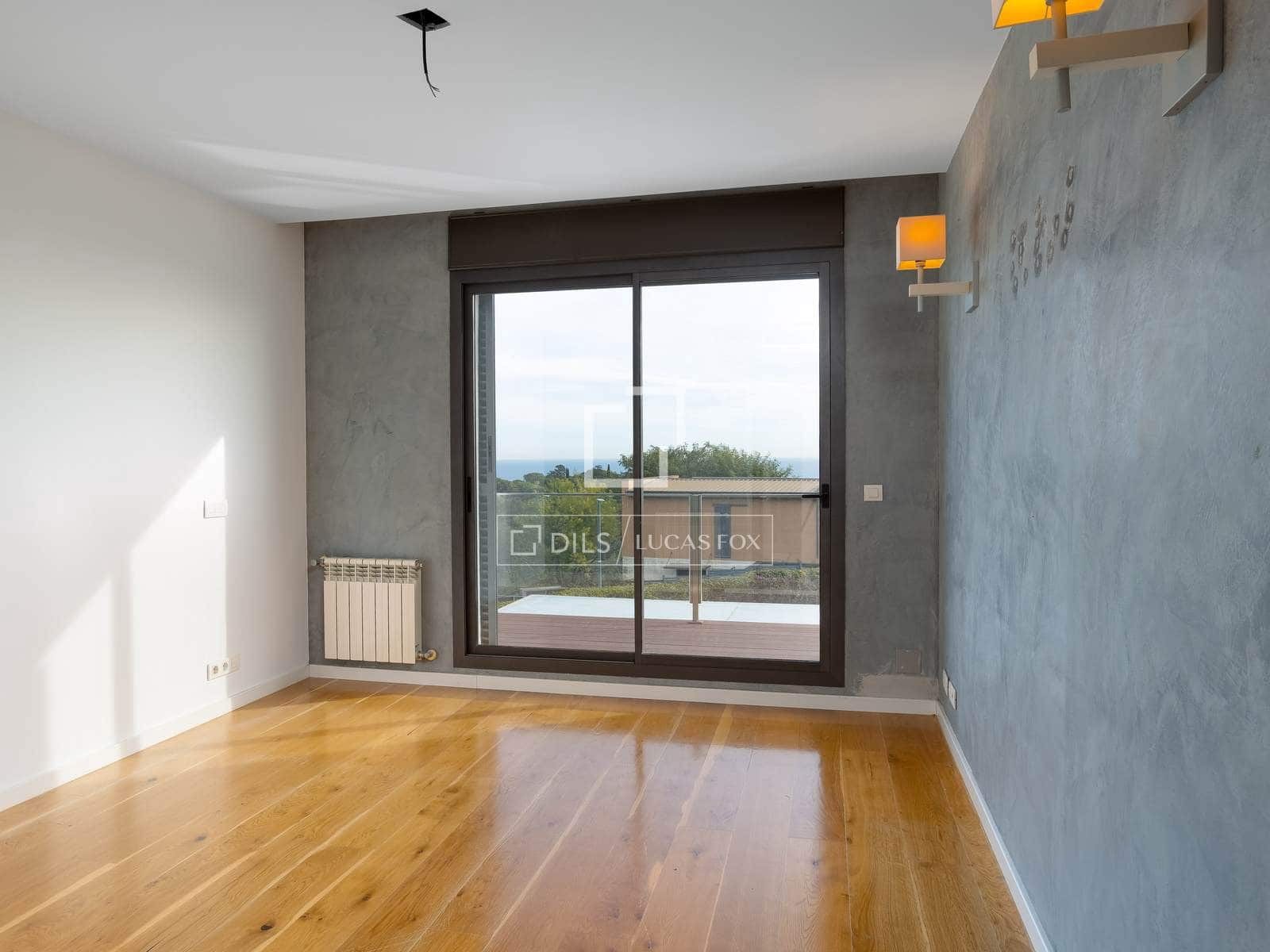 4 chambre Villa/Maison à vendre à Sant Vicenc de Montalt avec piscine garage - 889 000 € (Ref: 9519376)