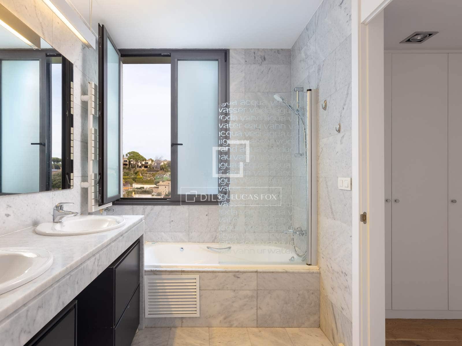 4 chambre Villa/Maison à vendre à Sant Vicenc de Montalt avec piscine garage - 889 000 € (Ref: 9519376)