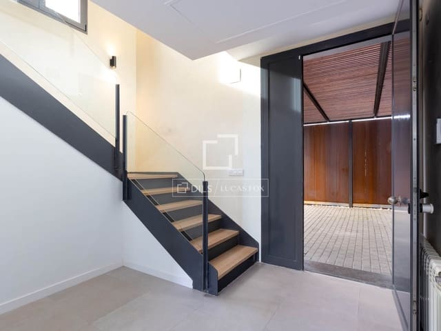 4 chambre Villa/Maison à vendre à Sant Vicenç de Montalt avec piscine garage - 889 000 € (Ref: 9519376)