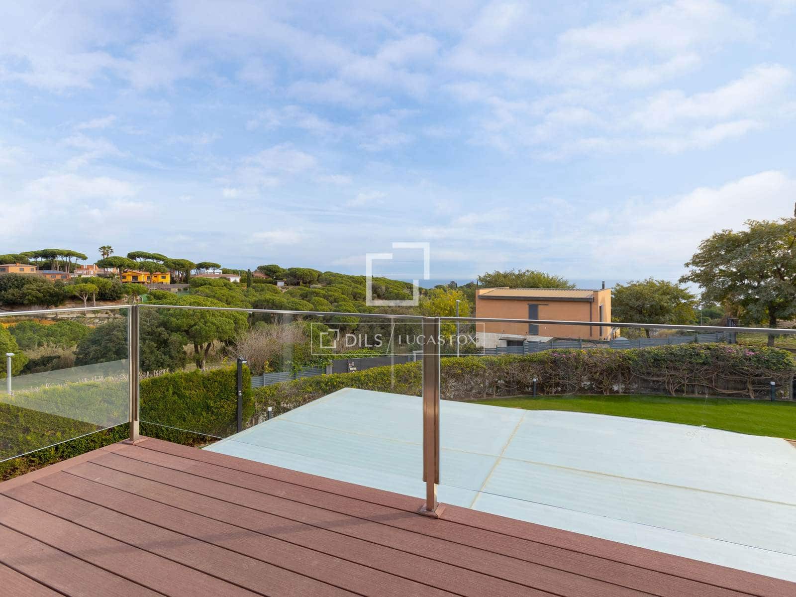 4 chambre Villa/Maison à vendre à Sant Vicenc de Montalt avec piscine garage - 889 000 € (Ref: 9519376)