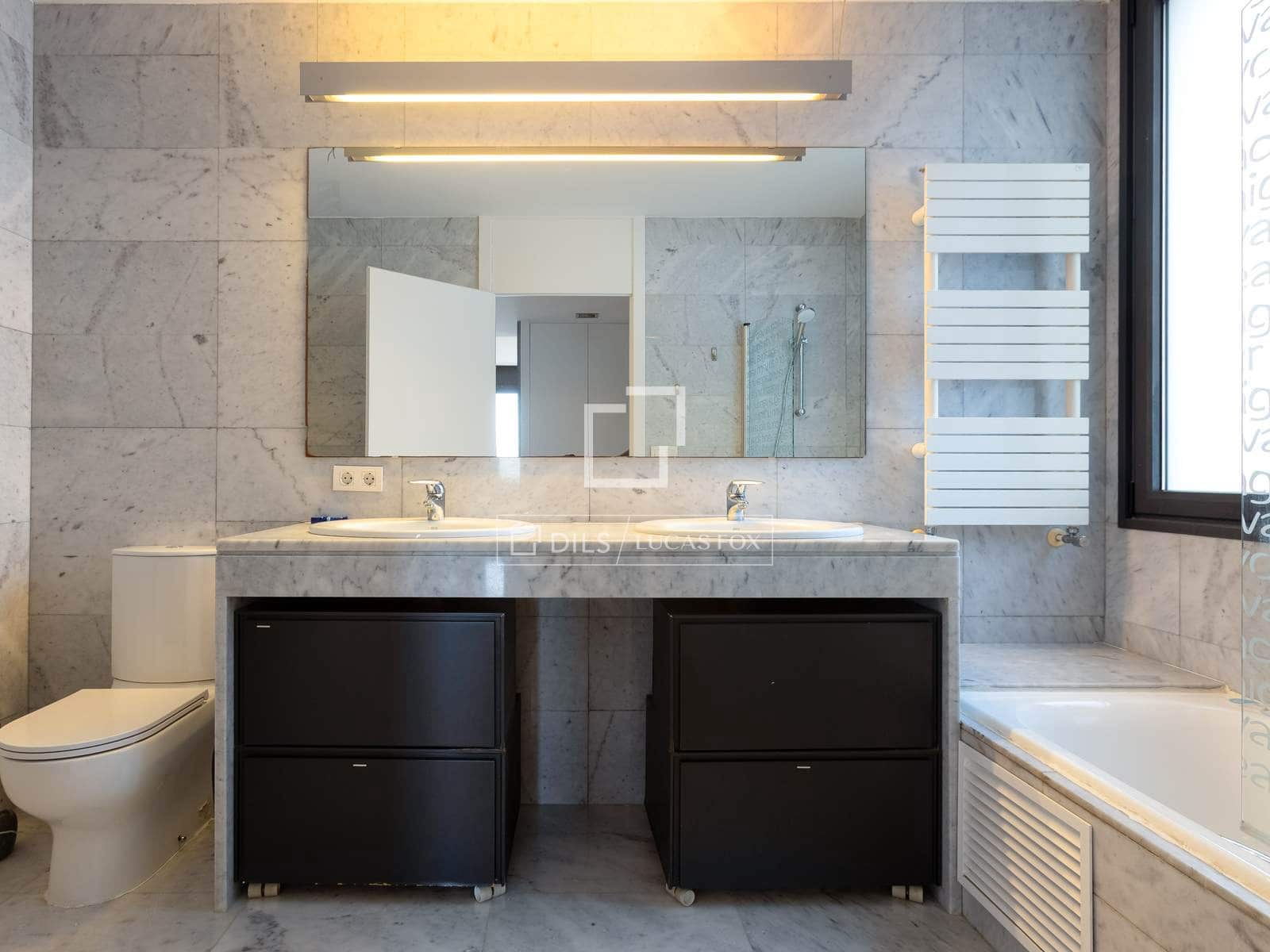 4 chambre Villa/Maison à vendre à Sant Vicenc de Montalt avec piscine garage - 889 000 € (Ref: 9519376)