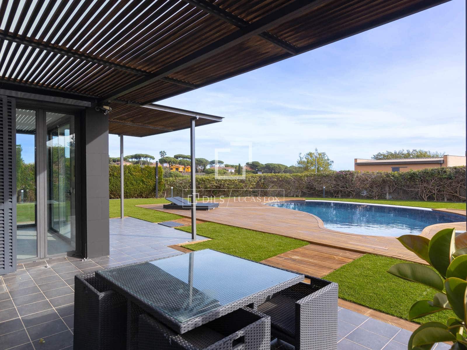 4 chambre Villa/Maison à vendre à Sant Vicenc de Montalt avec piscine garage - 889 000 € (Ref: 9519376)