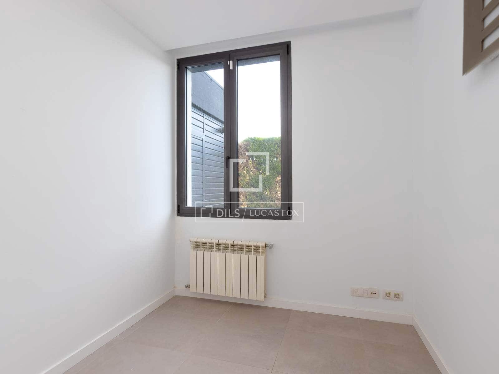 4 chambre Villa/Maison à vendre à Sant Vicenc de Montalt avec piscine garage - 889 000 € (Ref: 9519376)