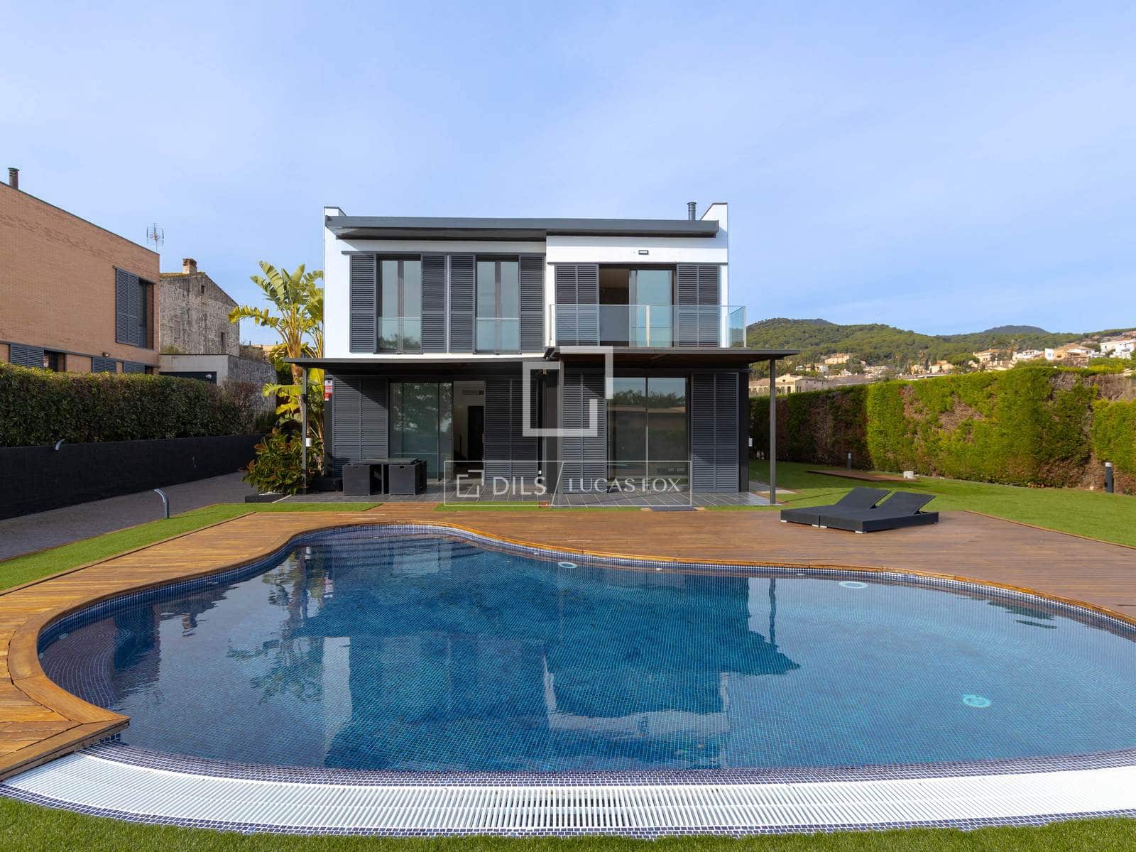 4 chambre Villa/Maison à vendre à Sant Vicenc de Montalt avec piscine garage - 889 000 € (Ref: 9519376)