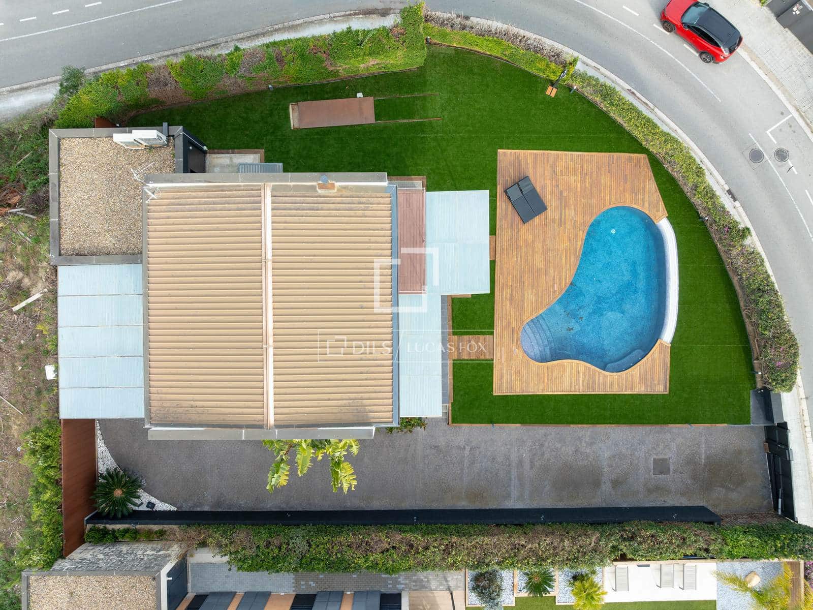 4 chambre Villa/Maison à vendre à Sant Vicenc de Montalt avec piscine garage - 889 000 € (Ref: 9519376)